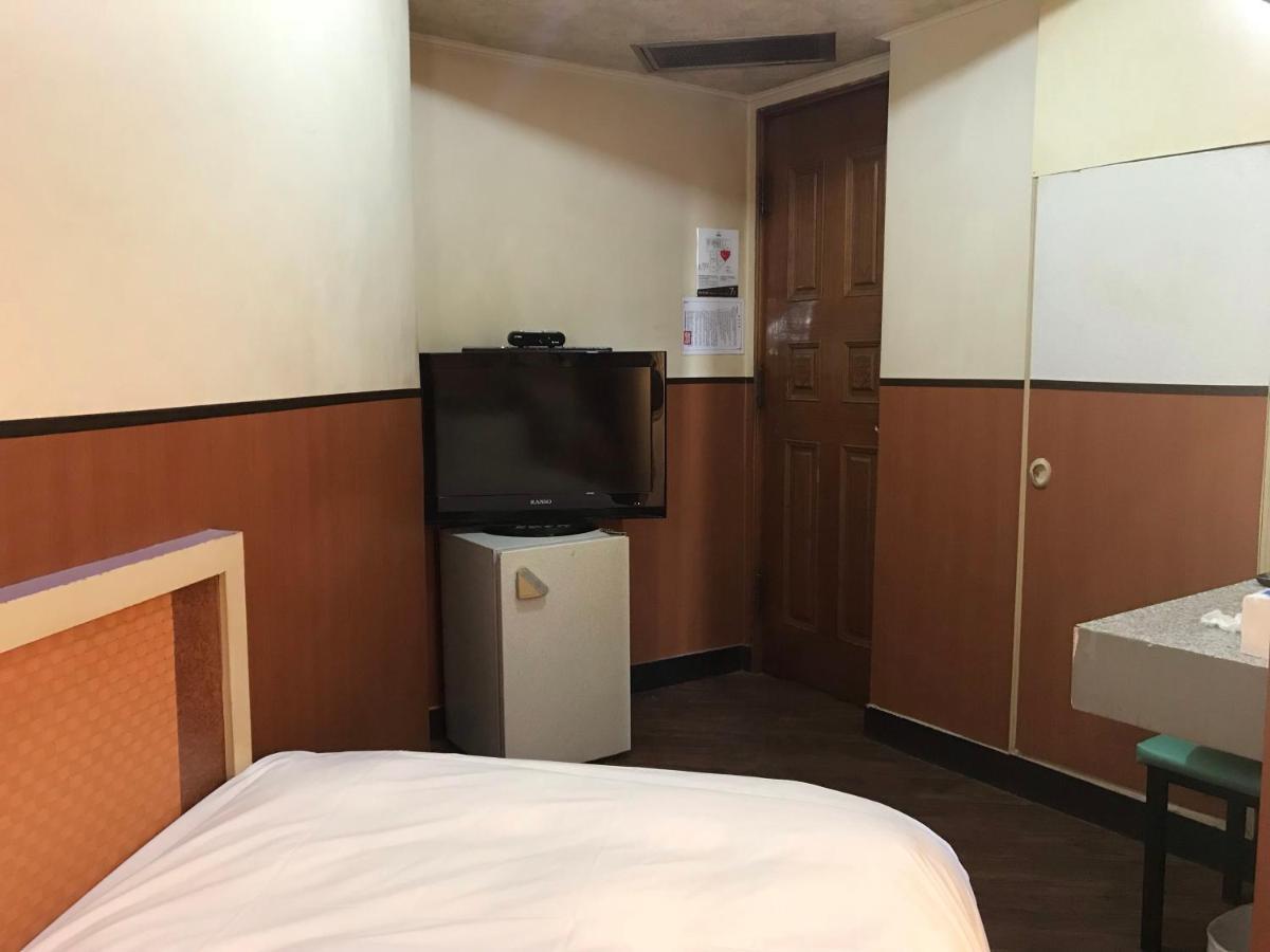 Huang Kai Hotel ไถจง ภายนอก รูปภาพ