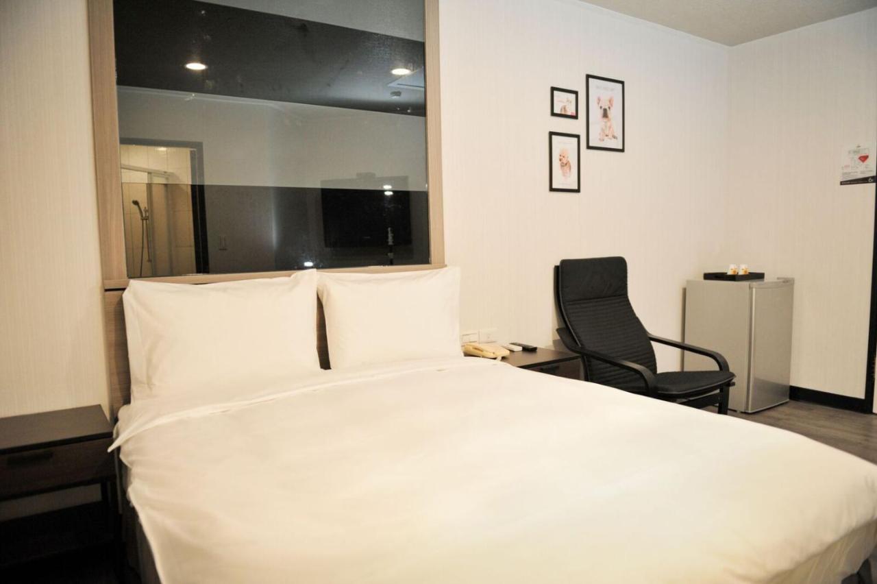 Huang Kai Hotel ไถจง ภายนอก รูปภาพ