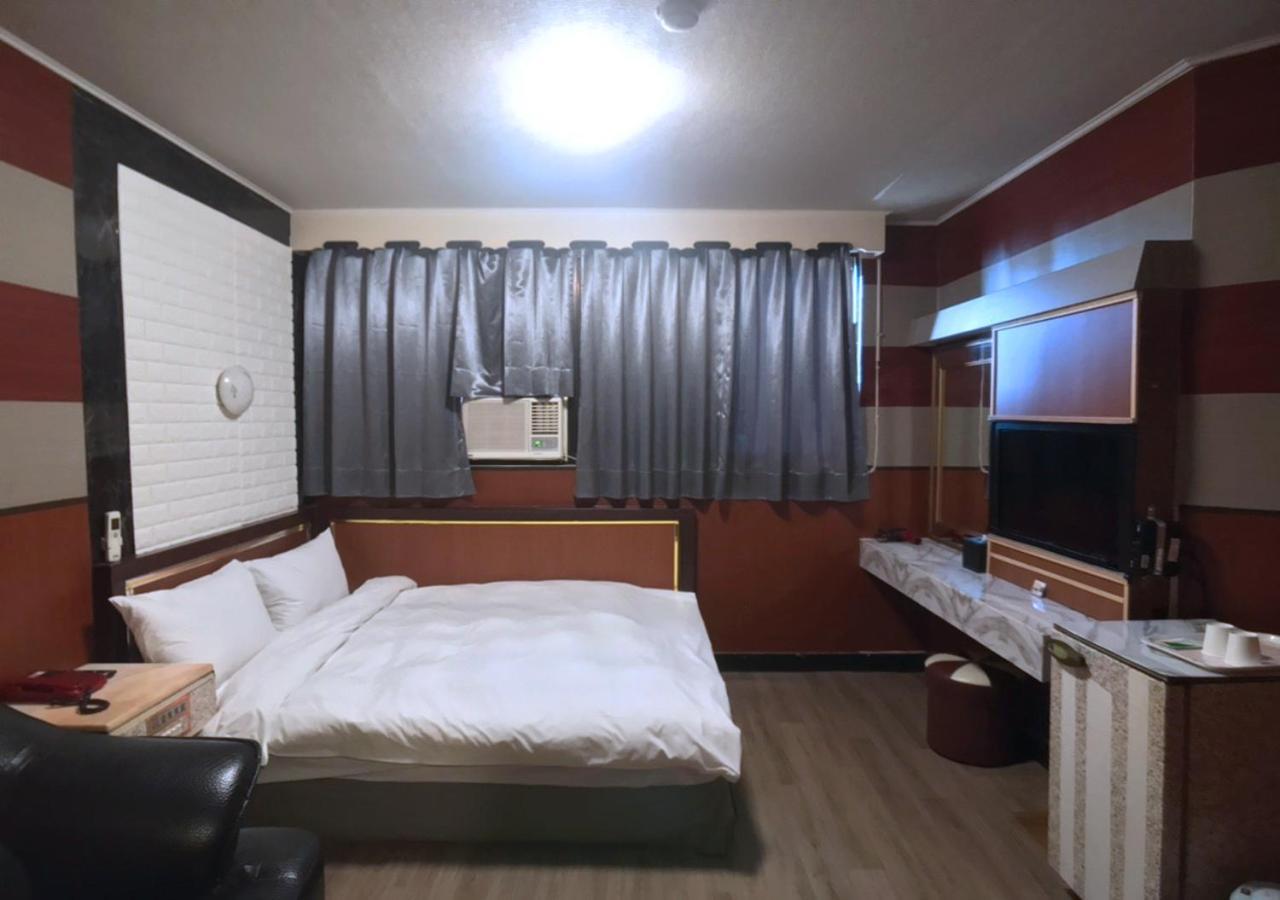 Huang Kai Hotel ไถจง ภายนอก รูปภาพ